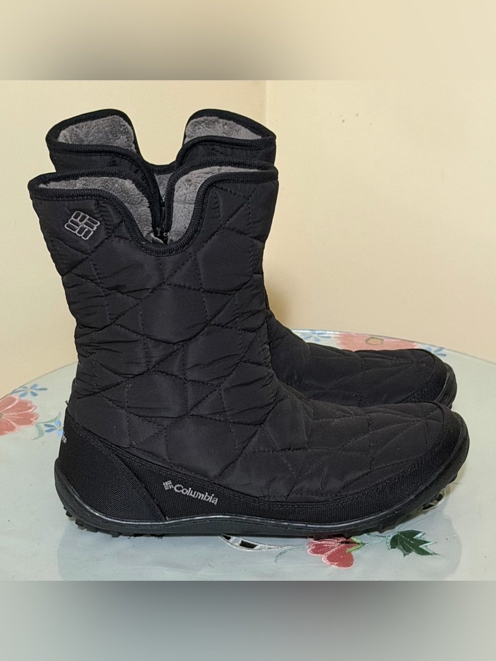 Columbia Black Quilted Insulated Women’s Winter Boots Size 8.5